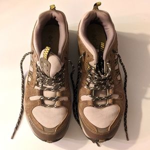 Columbia size 10 women's hiking shoes/outdoor shoes
